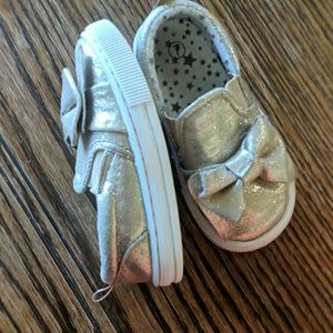 Gold slip on Bow sneakers.size 7 toddler girl